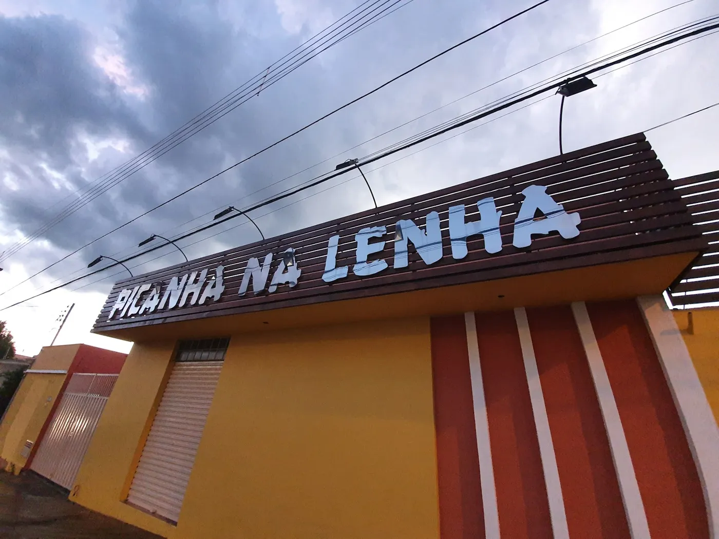 Fachada do Picanha na Lenha